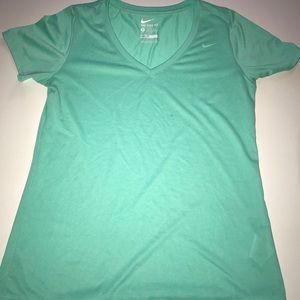 WOMANS NIKE DRI FIT TEE SIZE LARGE